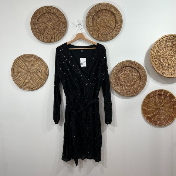 Forever 21 Dresses & Skirts - NEW Forever 21 Black Sequins Long Sleeve Surplice Mini Dress Plus Size 1X